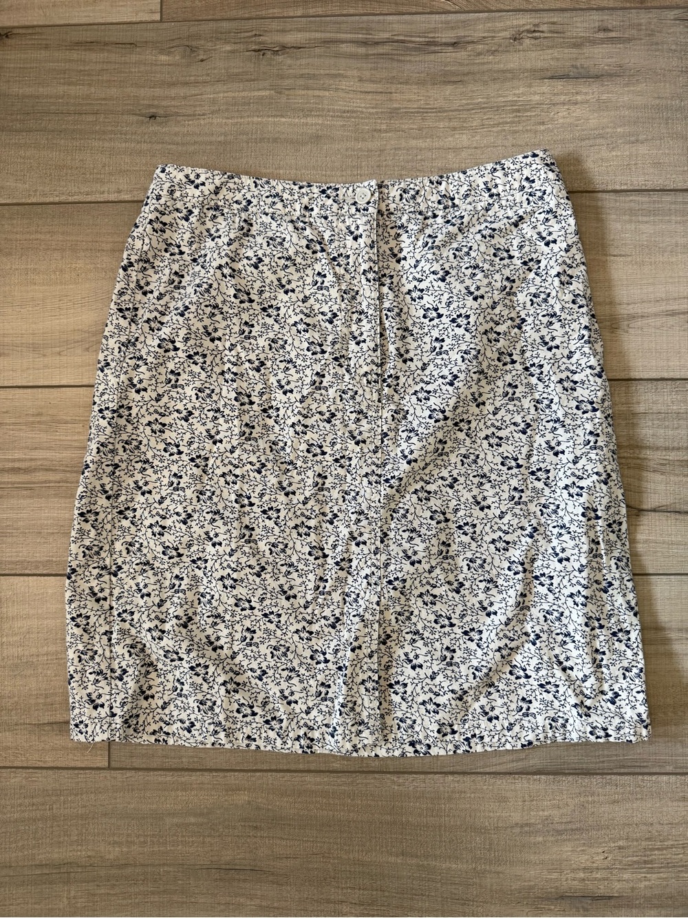 Eddie Bauer Button Front Cotton Ditsy Floral Print Skirt
